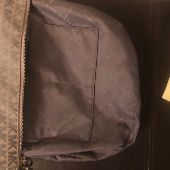 Michael Kors Gray Shoulder Bag with Classic Design - Picture 10 of 14